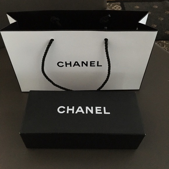 CHANEL Handbags - LChanel shopping bag